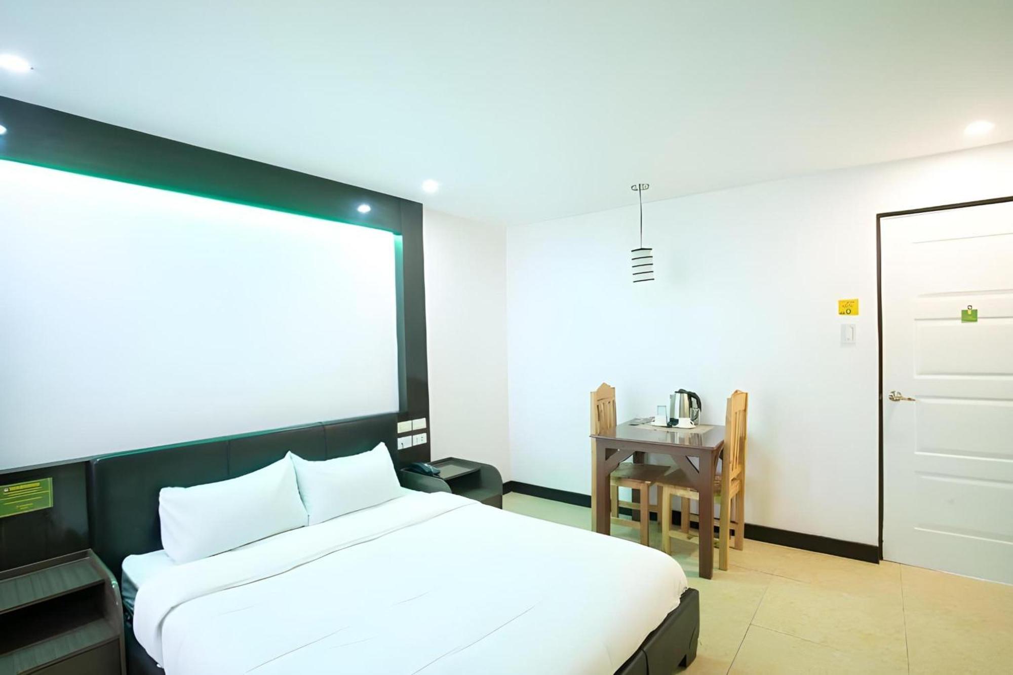 Oyo 195 Ranchotel - Binan מראה חיצוני תמונה